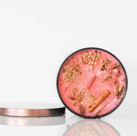 Warm Cinnamon Scented Soy Candle with Wooden Wick - Picture 2 of 10